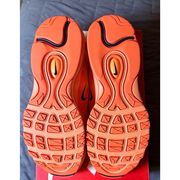 Athletic_Shoes